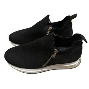 Women’s Steve Madden size 8 OMAH Fly knit/side zip block sneakers/shoes-NWOT.